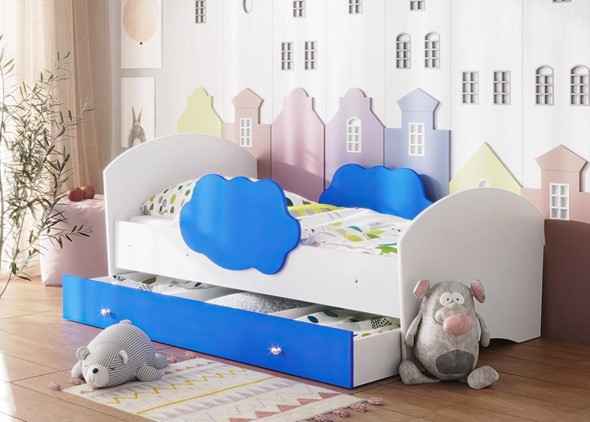 Детская кровать с бортиками Тучка с ящиком, корпус Белый, фасад Синий в Уссурийске - изображение