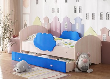 Детская кровать с бортиками Тучка с ящиком, корпус Дуб млечный, фасад Синий в Уссурийске