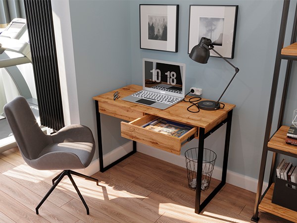 Офисные столы с металлическими ножками